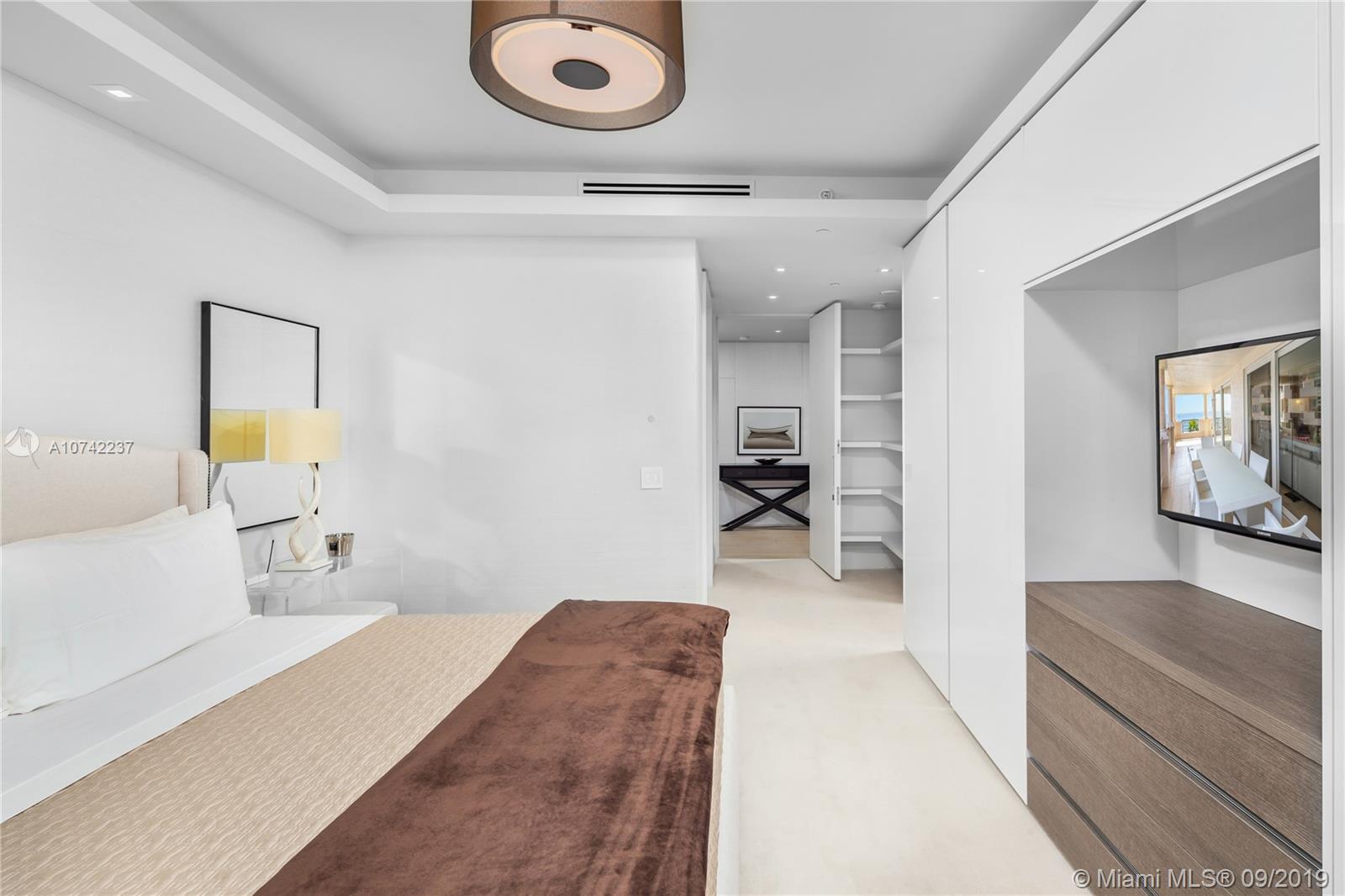 OCEANSIDE FISHER ISL COND - Residential