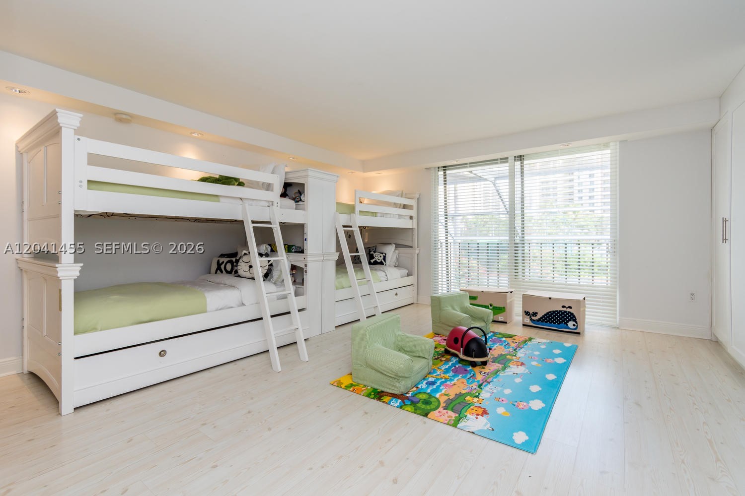 GRAPETREE TOWNHOUSE CONDO - Residential