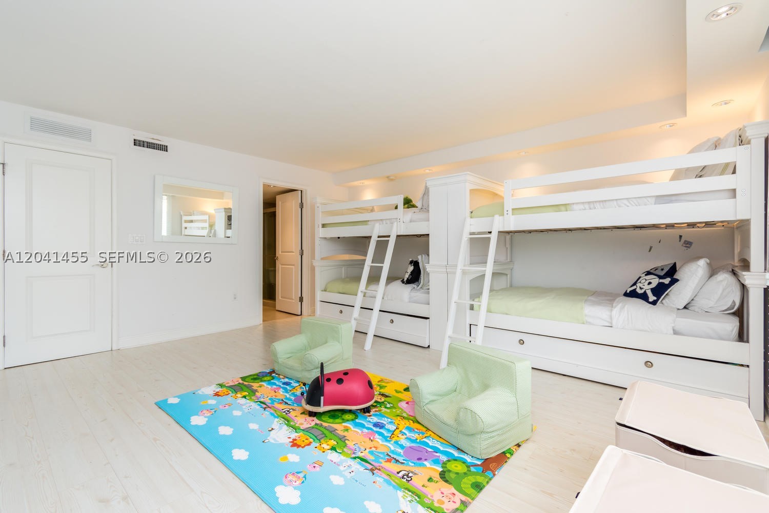 GRAPETREE TOWNHOUSE CONDO - Residential