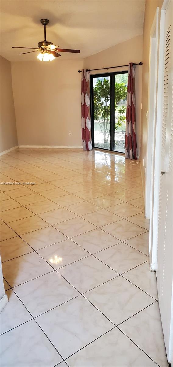 VILLAS DE VENEZIA CONDO - Residential Lease