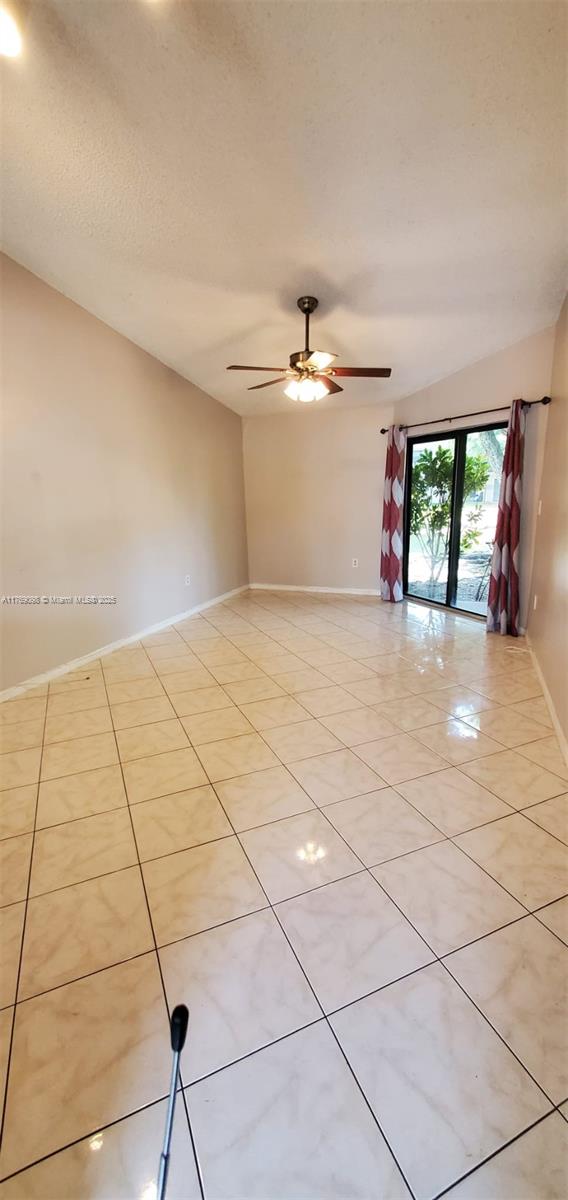 VILLAS DE VENEZIA CONDO - Residential Lease