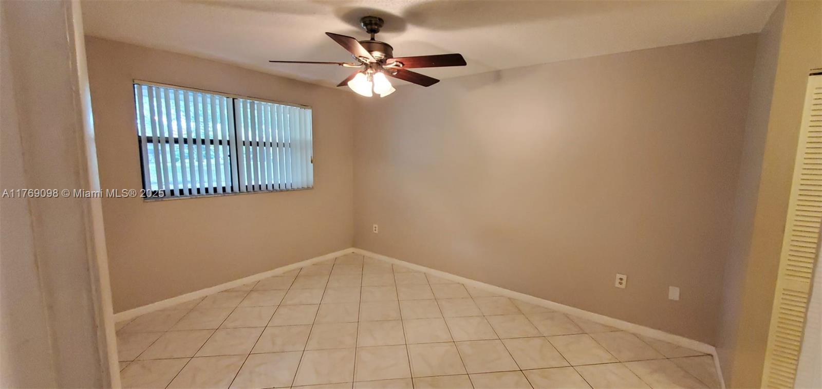 VILLAS DE VENEZIA CONDO - Residential Lease