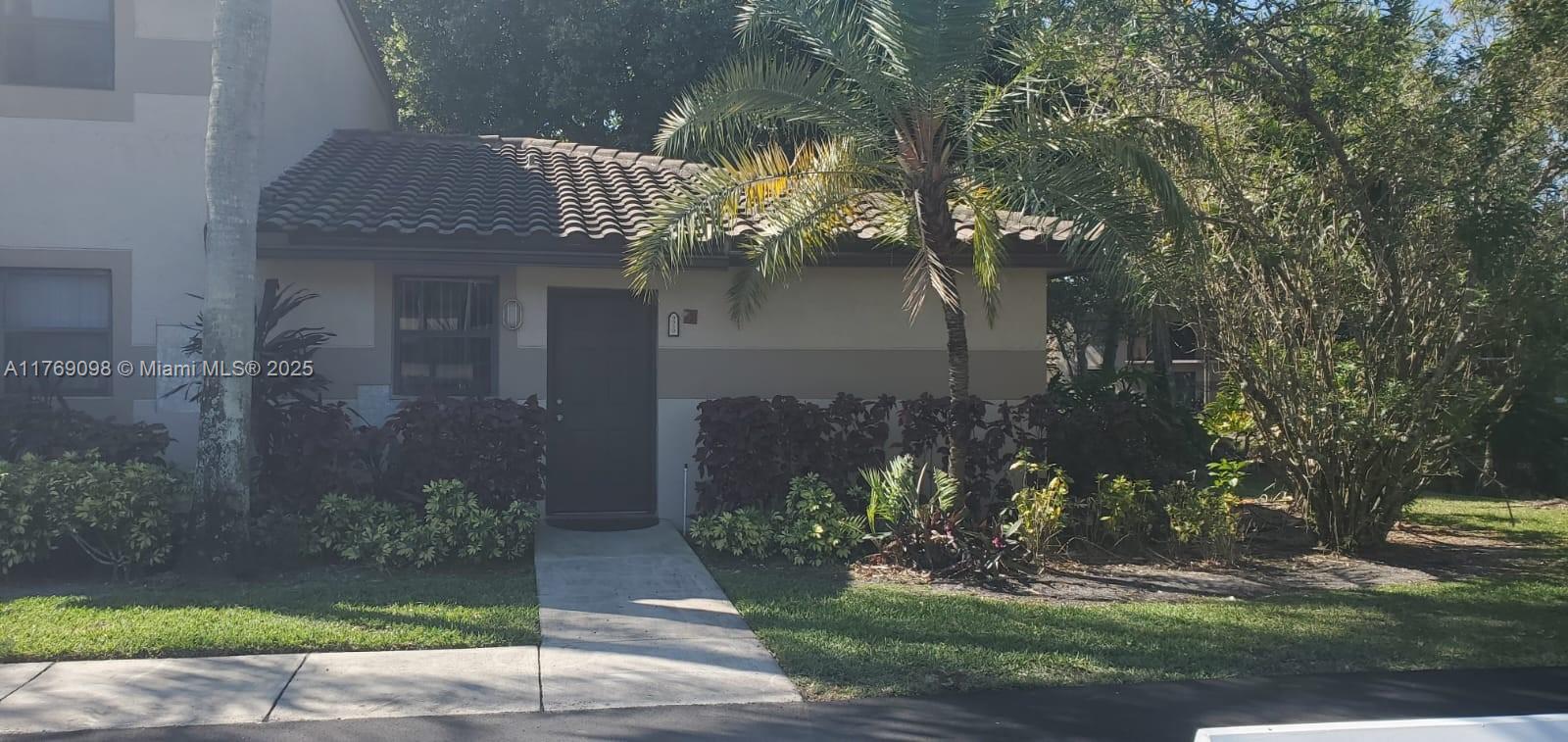 VILLAS DE VENEZIA CONDO - Residential Lease