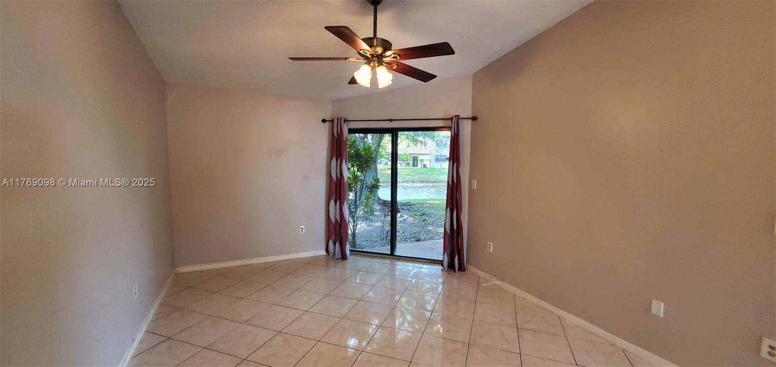 VILLAS DE VENEZIA CONDO - Residential Lease