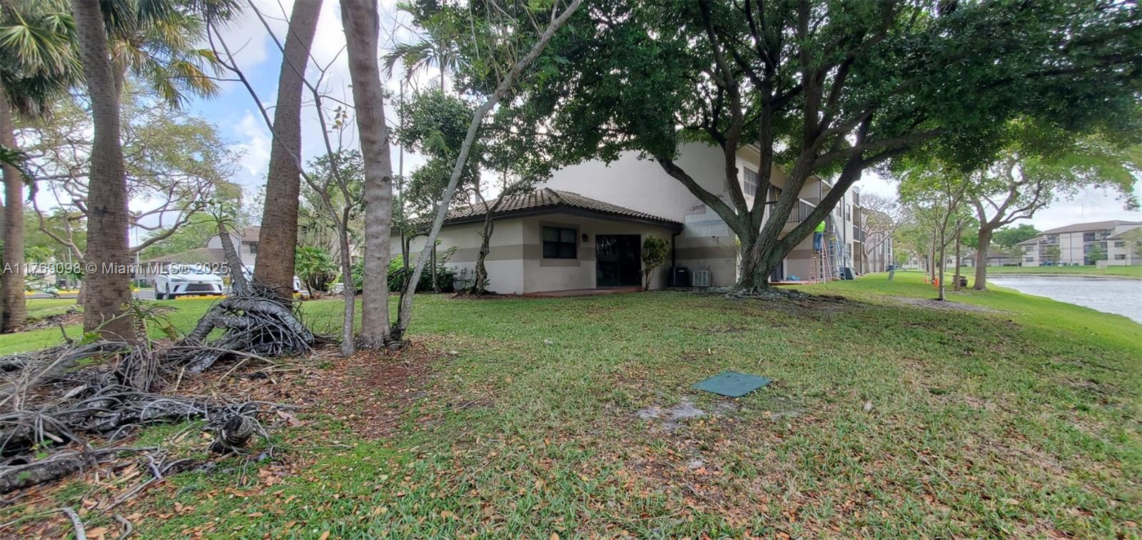 VILLAS DE VENEZIA CONDO - Residential Lease