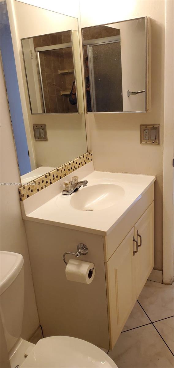 VILLAS DE VENEZIA CONDO - Residential Lease