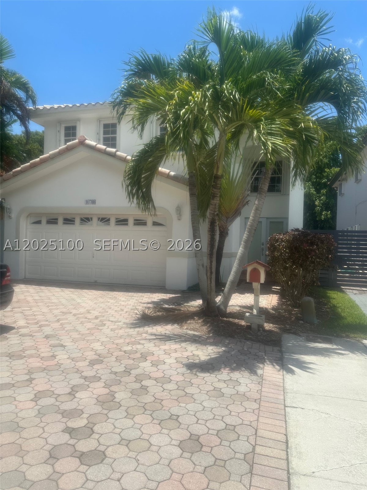 SUNSET PALMS - Residential Lease