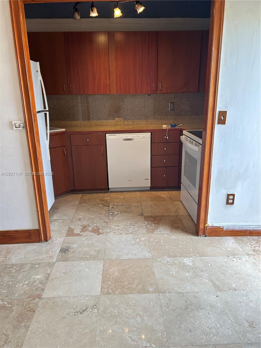 RIVERVIEW VILLAGE CONDO - Residential Lease