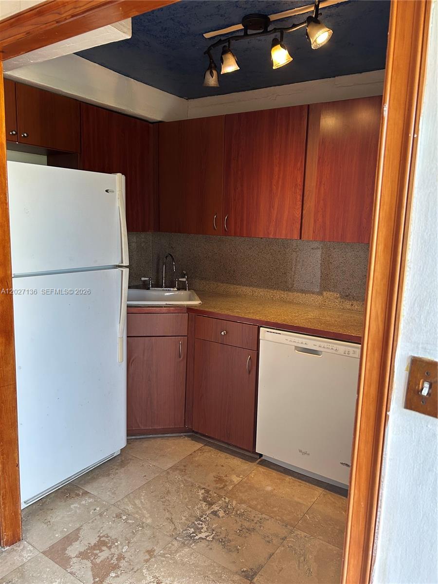 RIVERVIEW VILLAGE CONDO - Residential Lease
