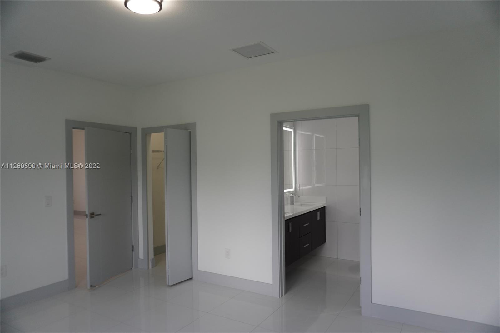 KINGS COURT - Residential Lease
