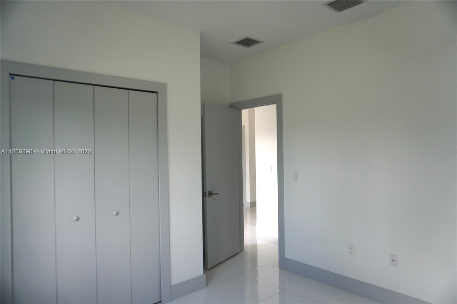 KINGS COURT - Residential Lease