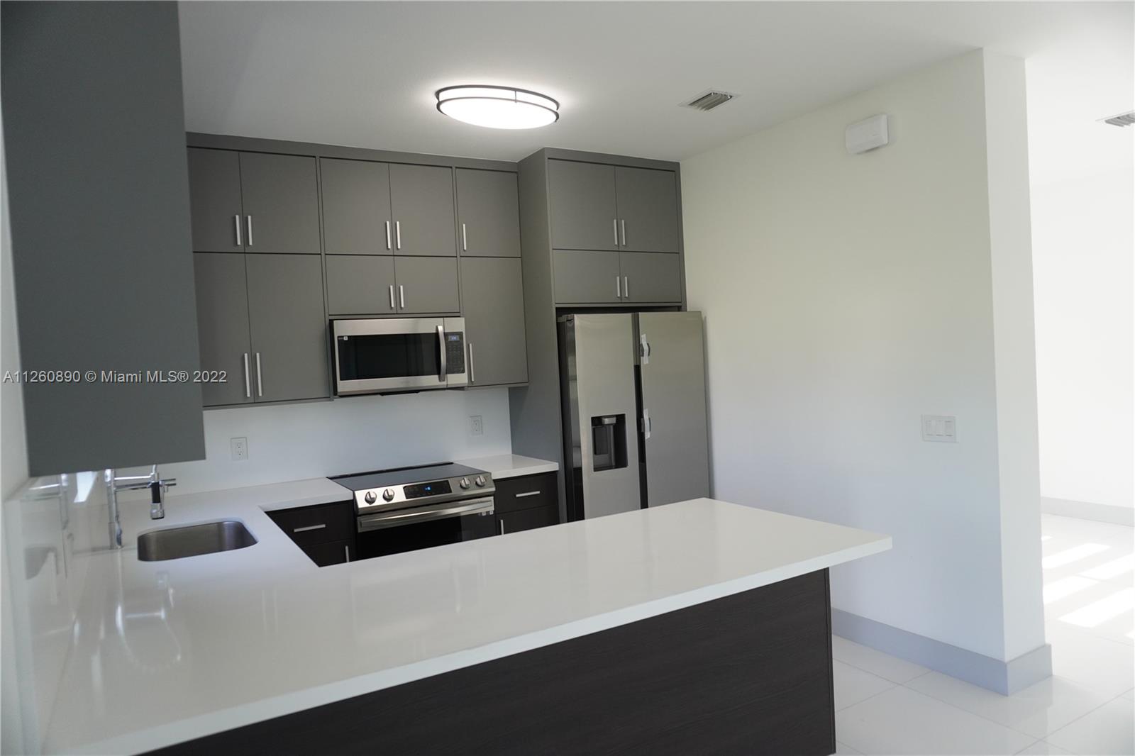 KINGS COURT - Residential Lease