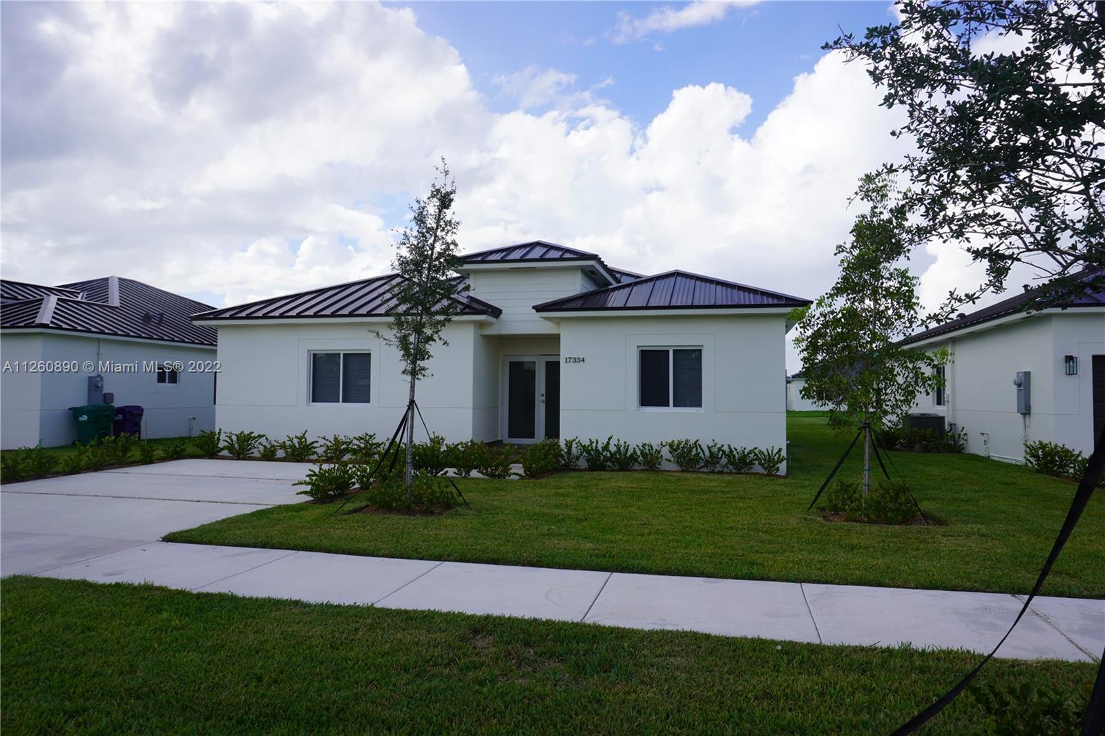 Great opportunity!  What every tenant dreams of!  Beautiful and impeccable brand new construction house without an HOA!  5 bedrooms, 3 full bathrooms - 1 master bedroom with its own independent entrance.  Laundry room, impact windows, large backyard, and plenty of parking!  Located in a great and quiet community with spectacular restaurants and shopping nearby.