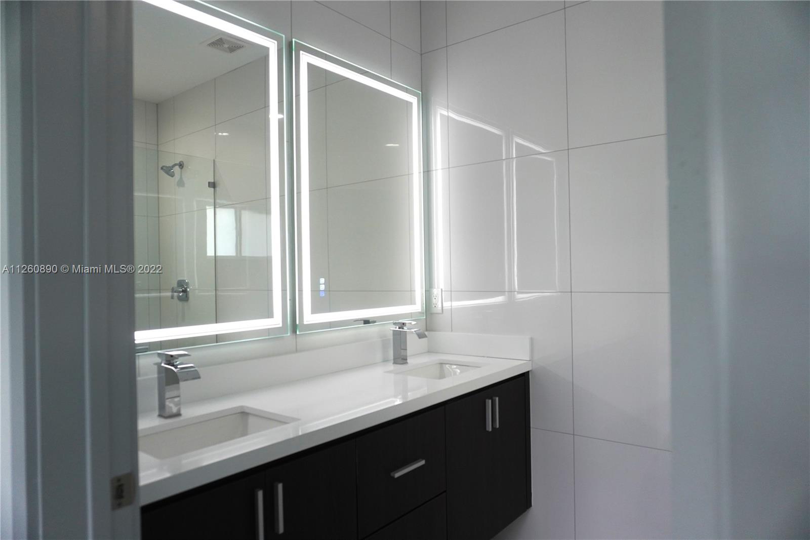 KINGS COURT - Residential Lease