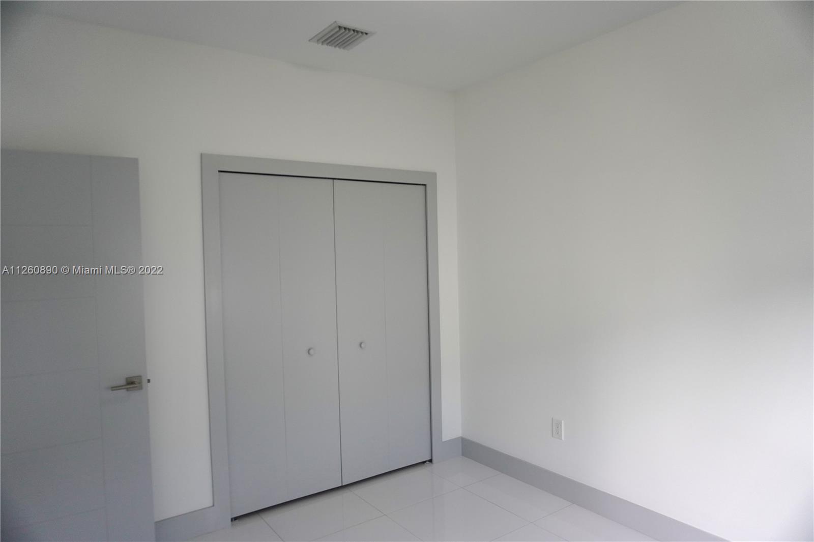 KINGS COURT - Residential Lease