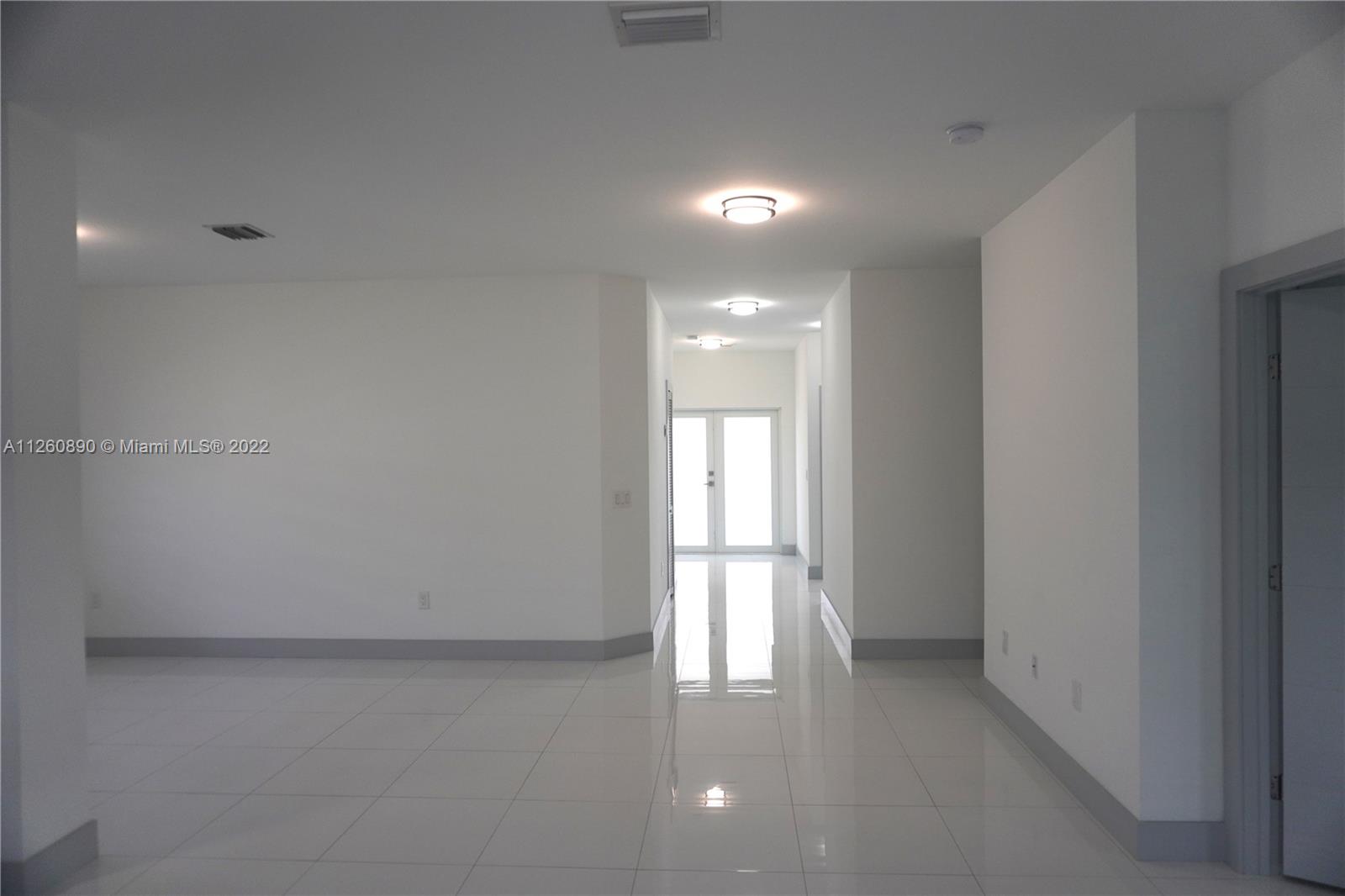 KINGS COURT - Residential Lease