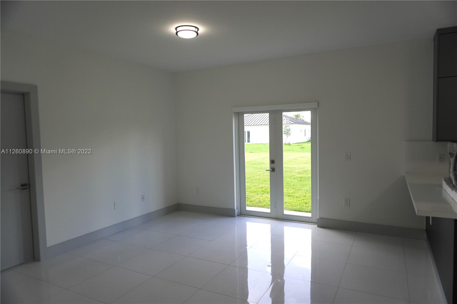 KINGS COURT - Residential Lease