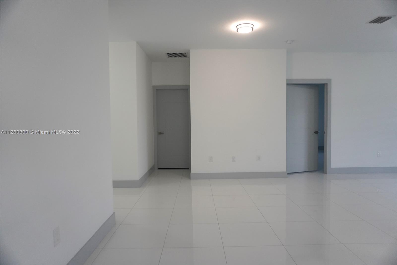 KINGS COURT - Residential Lease