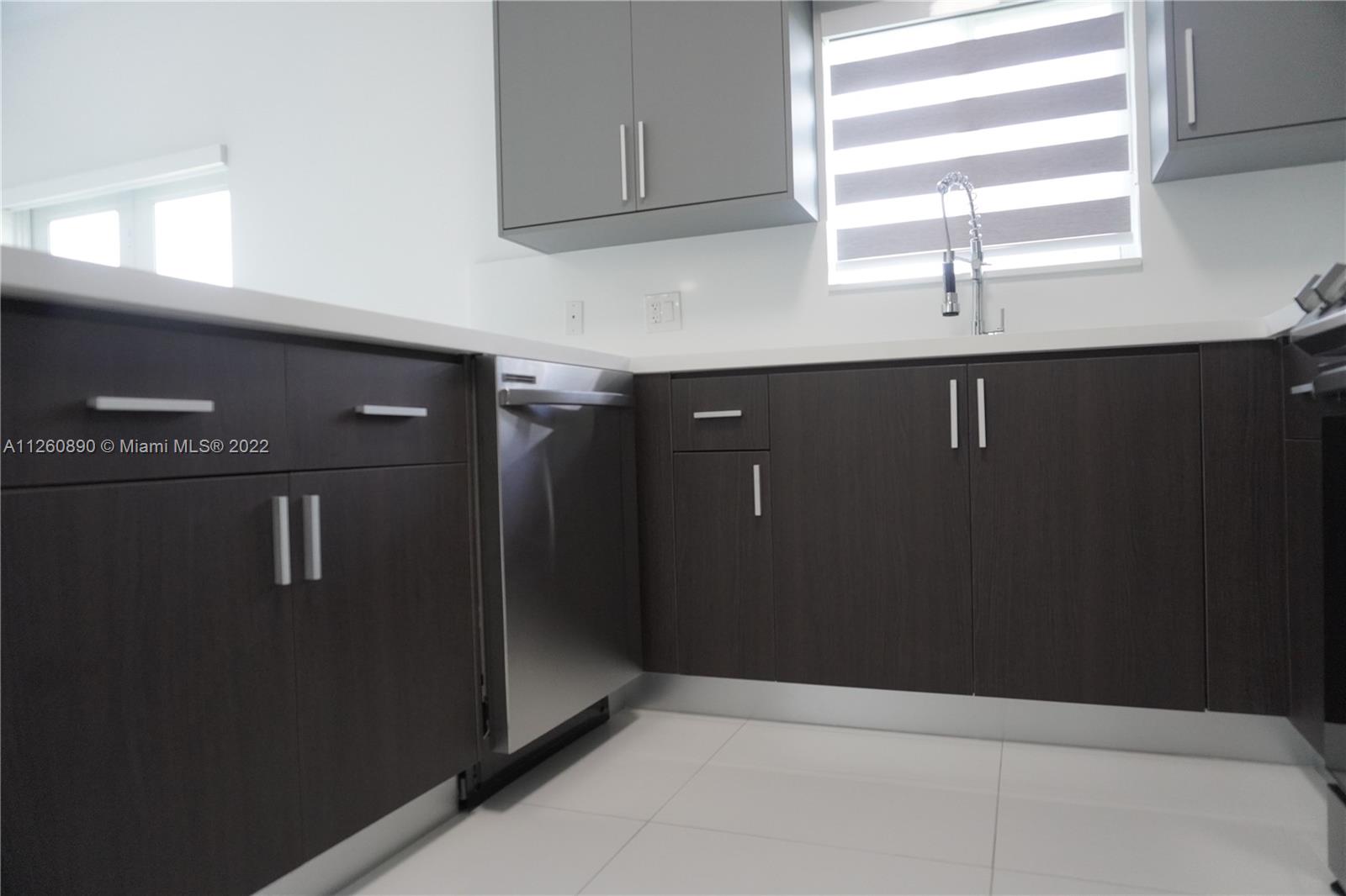 KINGS COURT - Residential Lease