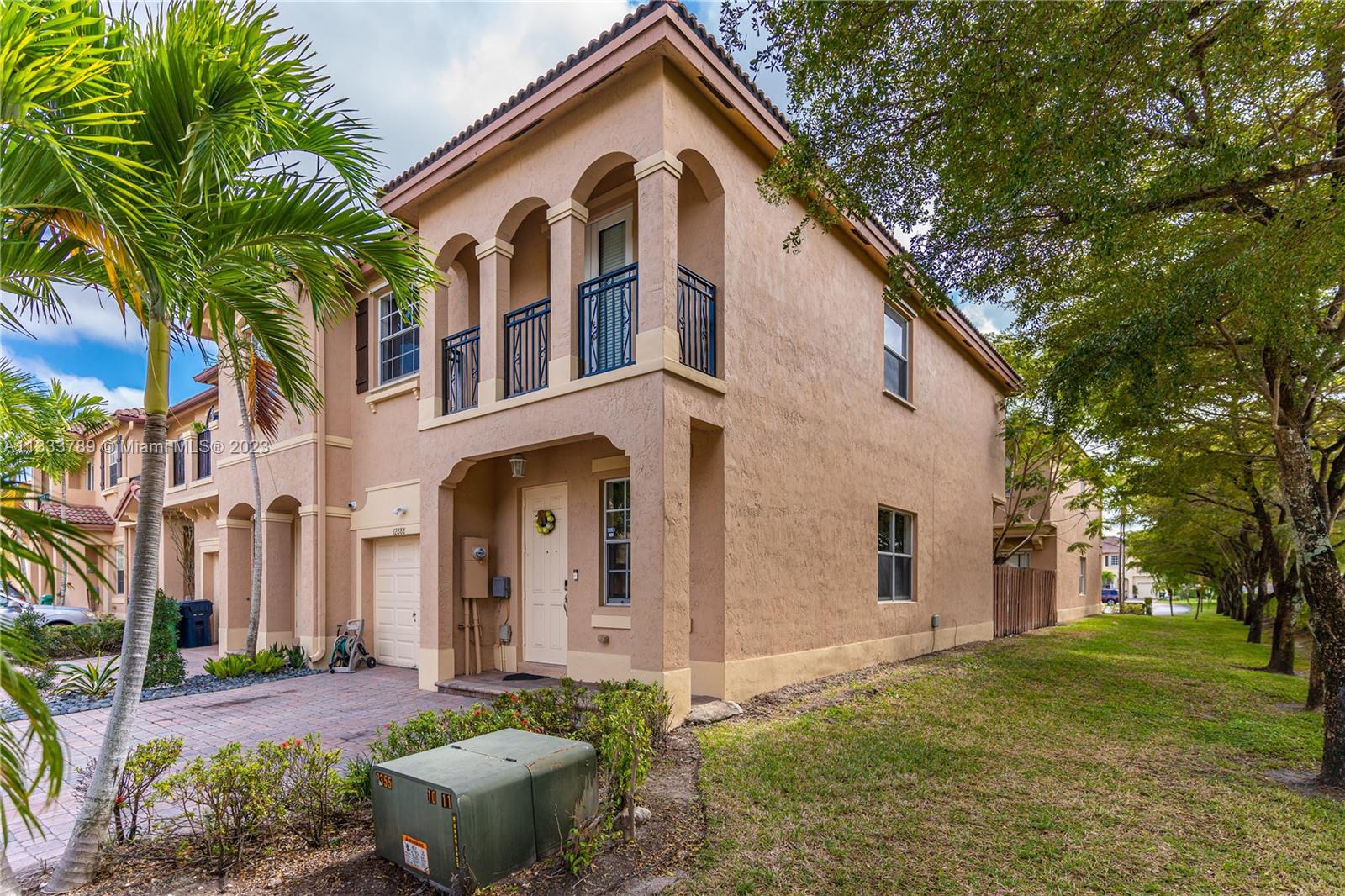 COURTS AT TUSCANY - Residential