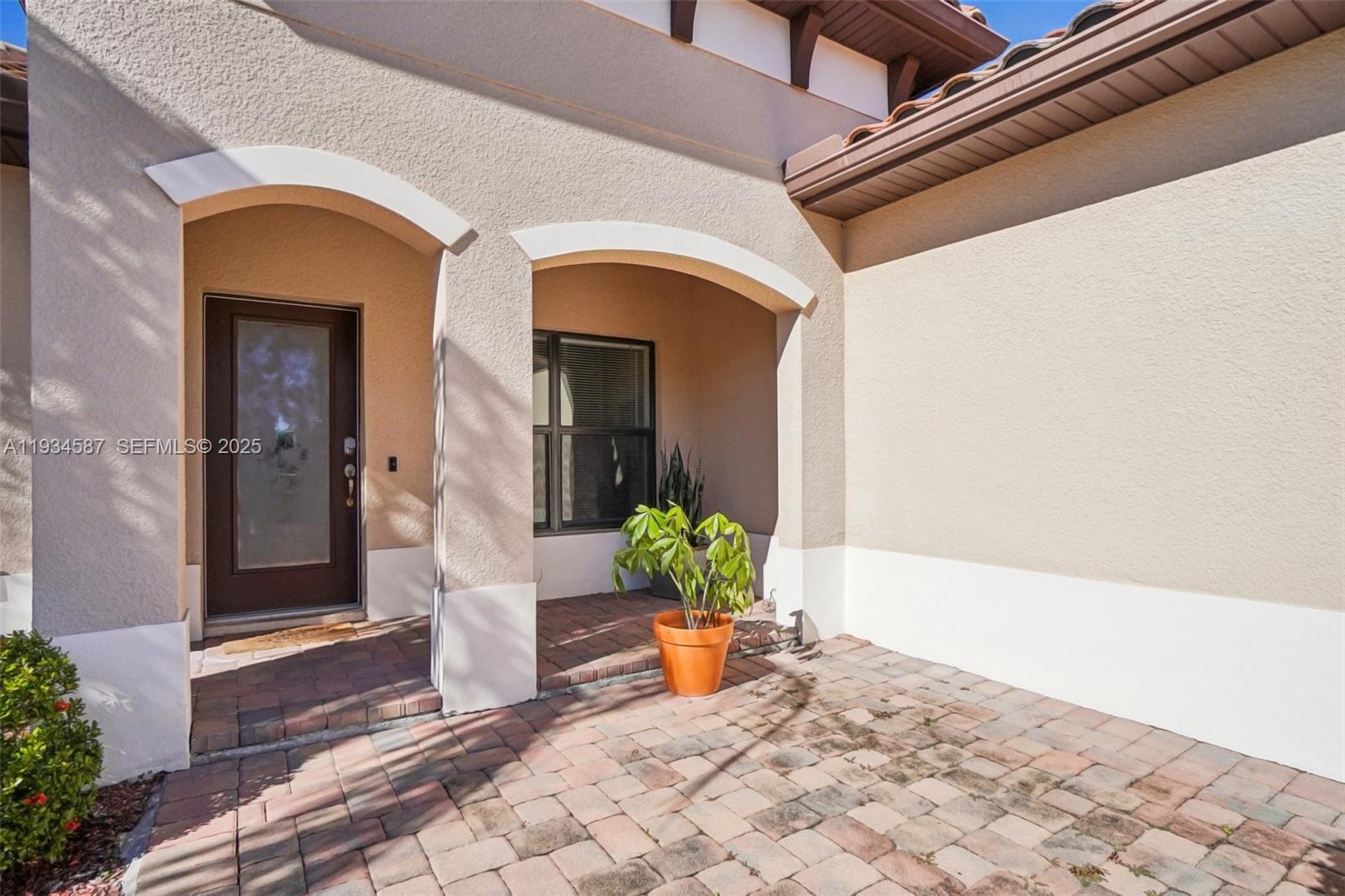 VILLA SORRENTO PB 133 PGS - Residential