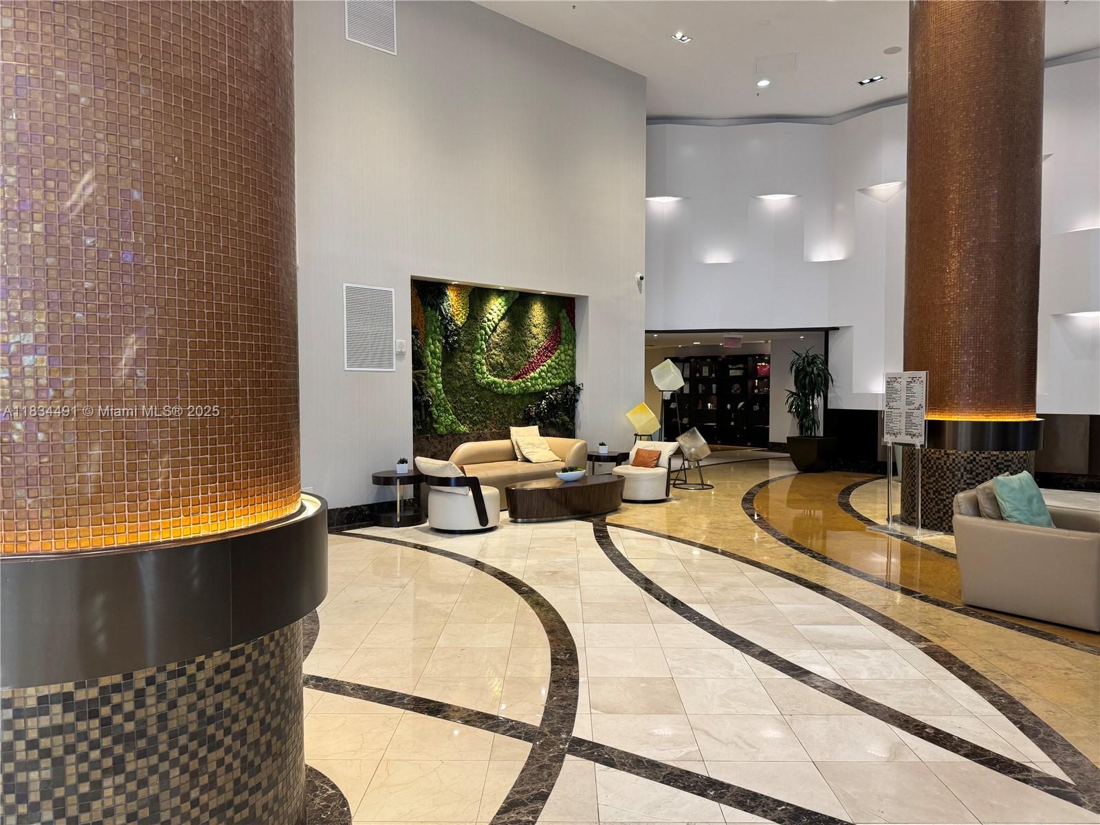 TRUMP INTERNATIONAL SONES - Residential
