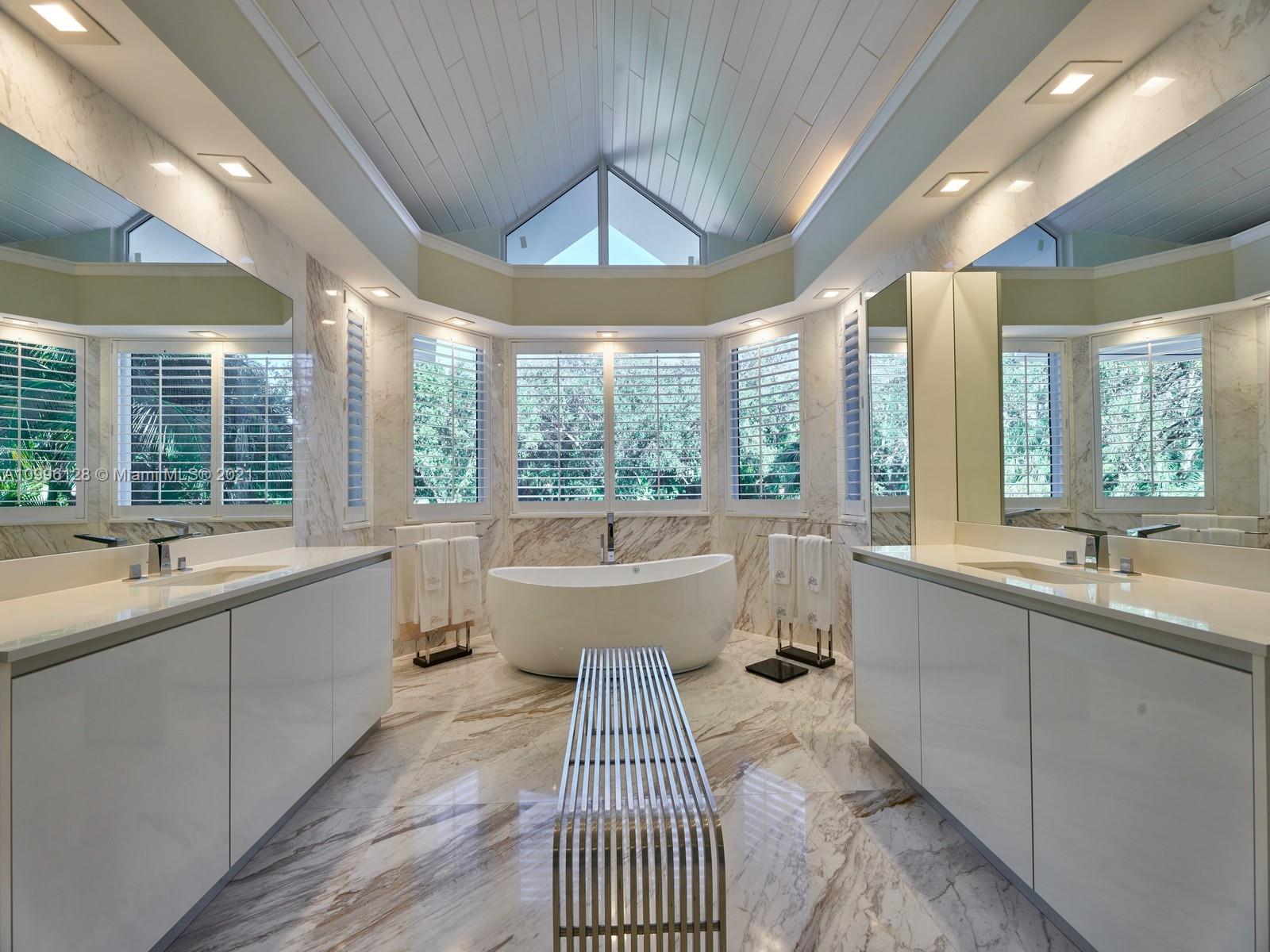 SNAPPER CREEK OAKS - Residential