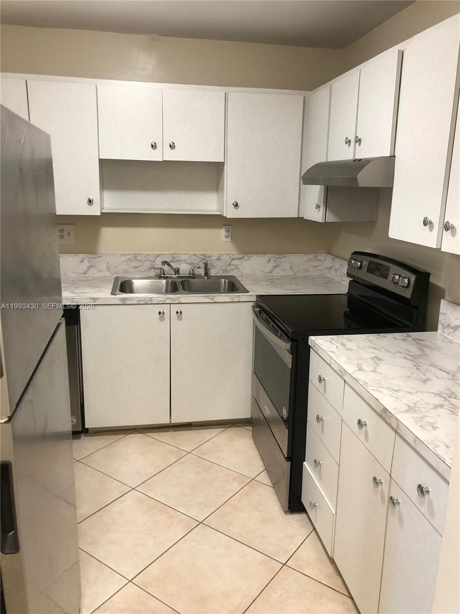 RAMBLEWOOD EAST CONDO - Residential