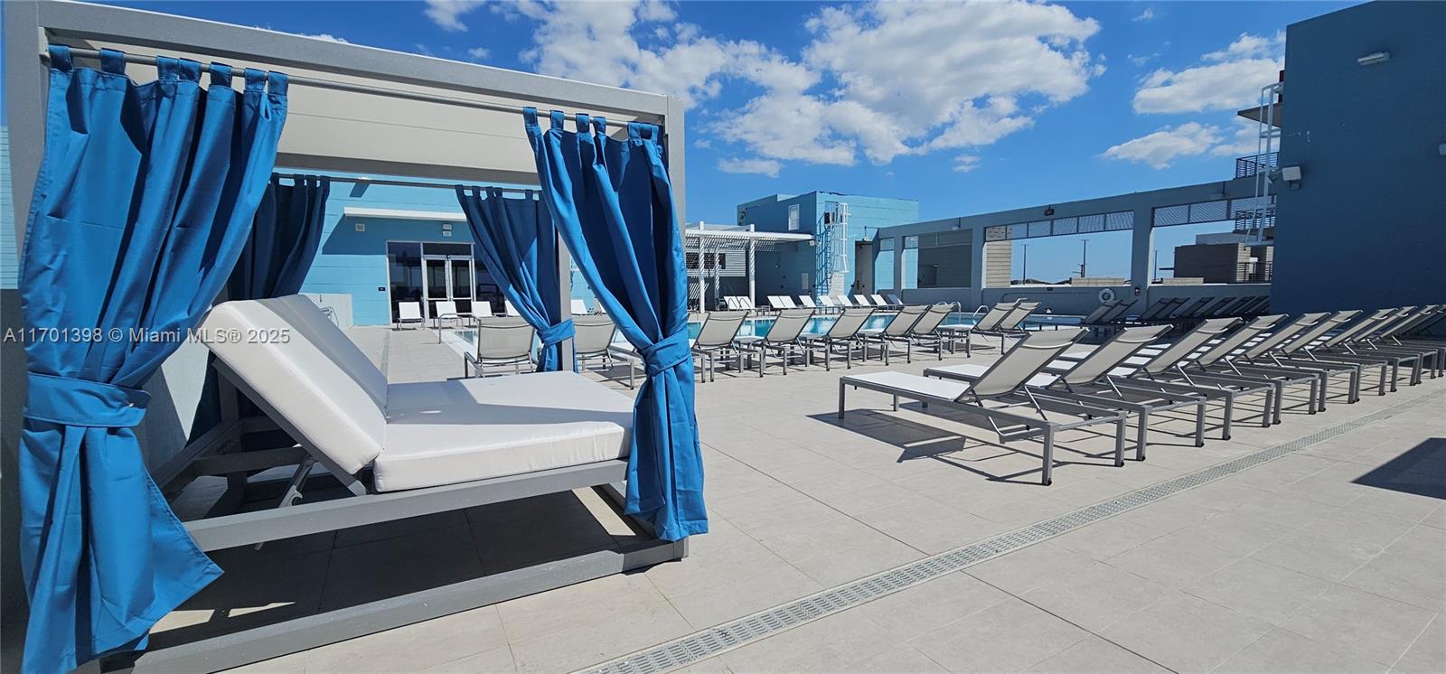 MIDTOWN AT DORAL - Residential