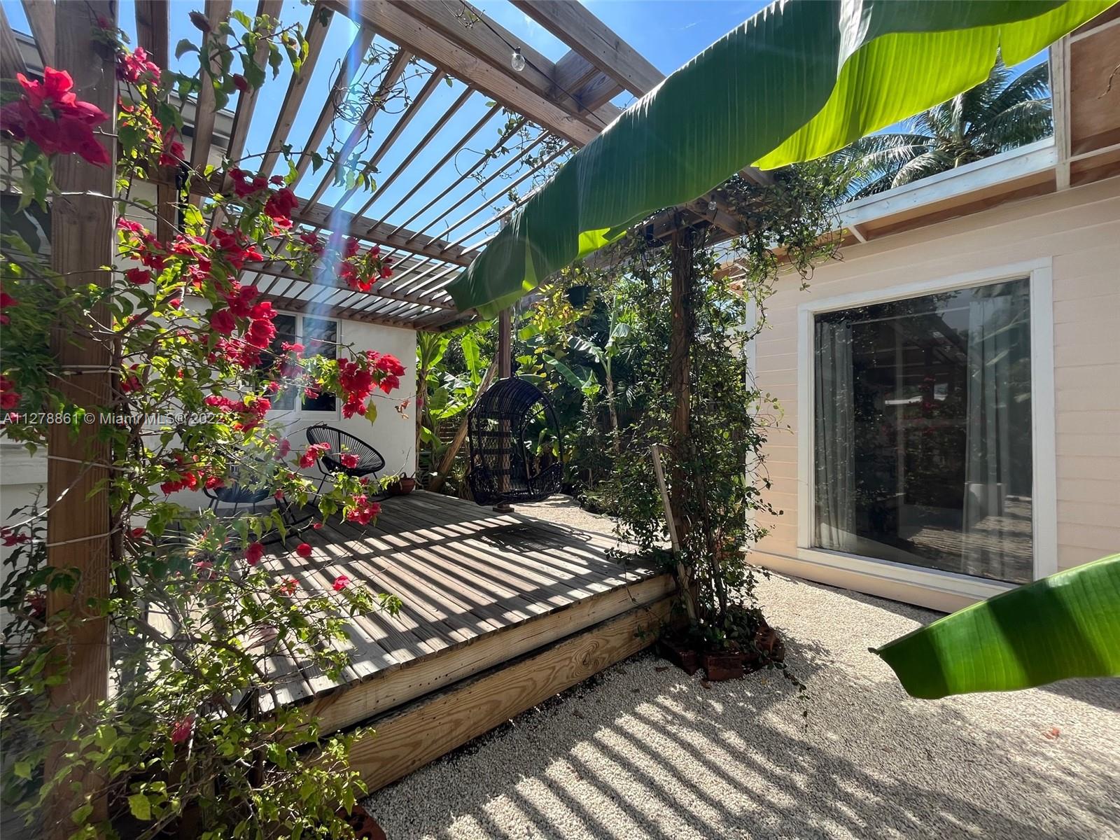 ROYAL PALM GARDENS - Residential