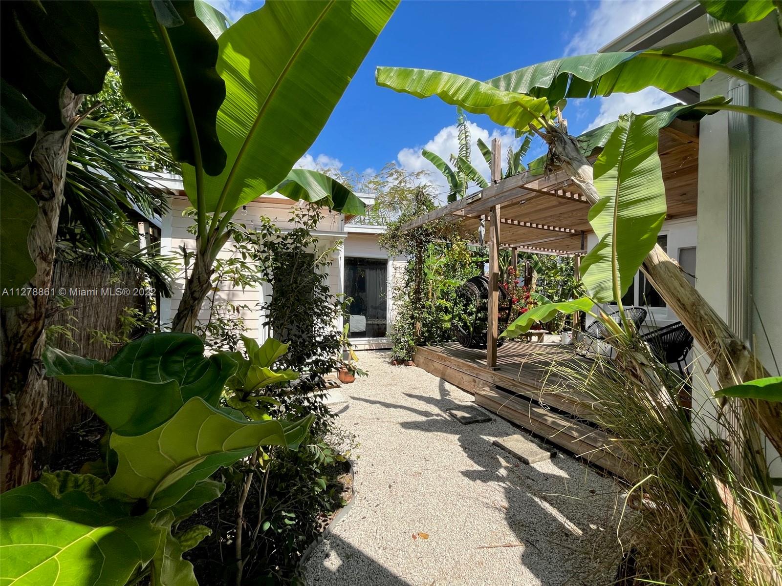 ROYAL PALM GARDENS - Residential