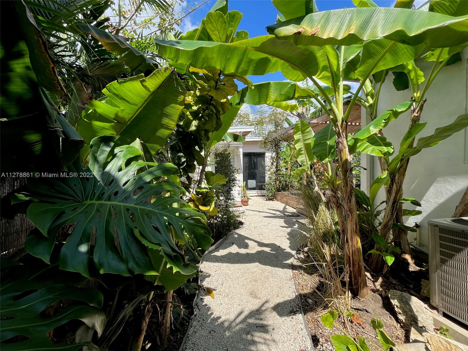 ROYAL PALM GARDENS - Residential