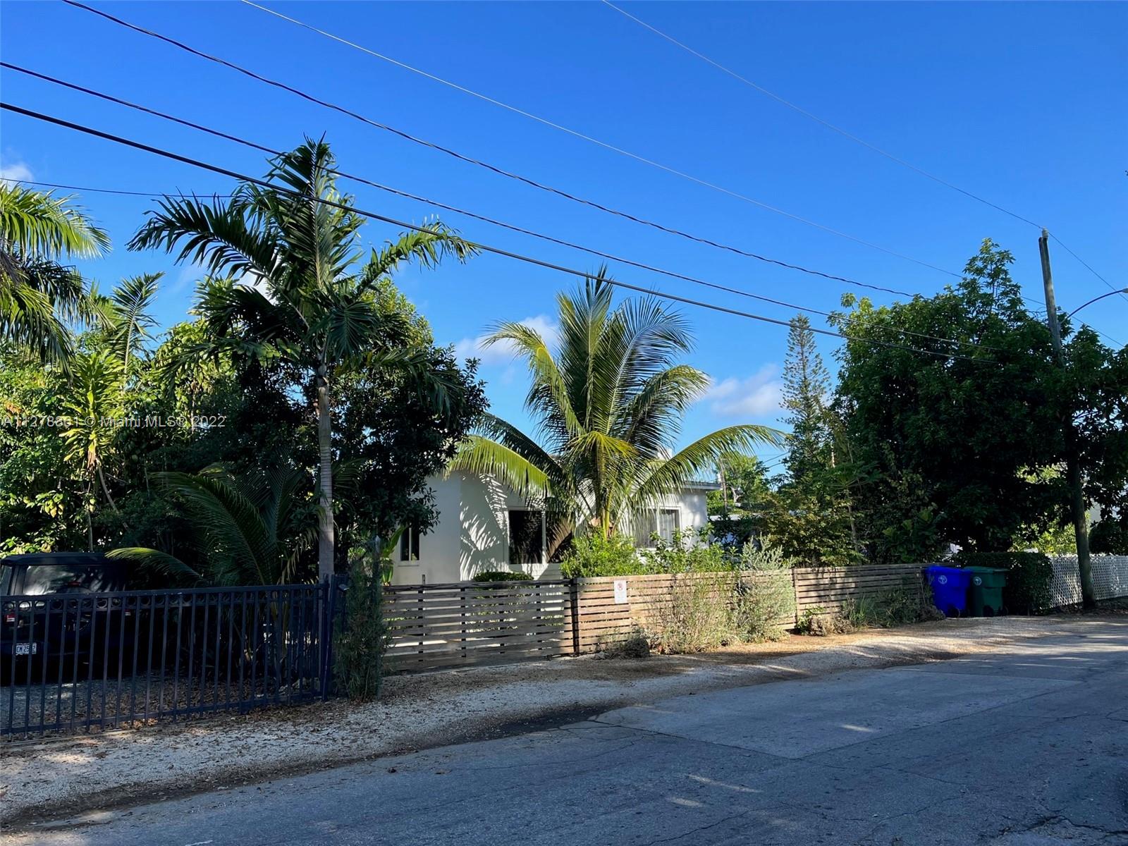 ROYAL PALM GARDENS - Residential