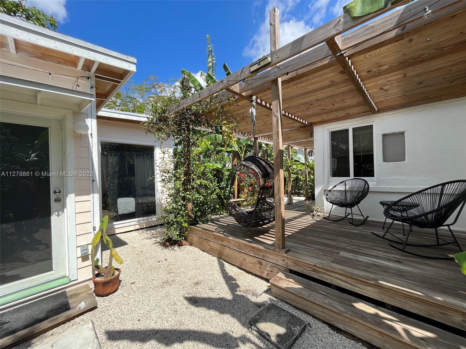 ROYAL PALM GARDENS - Residential