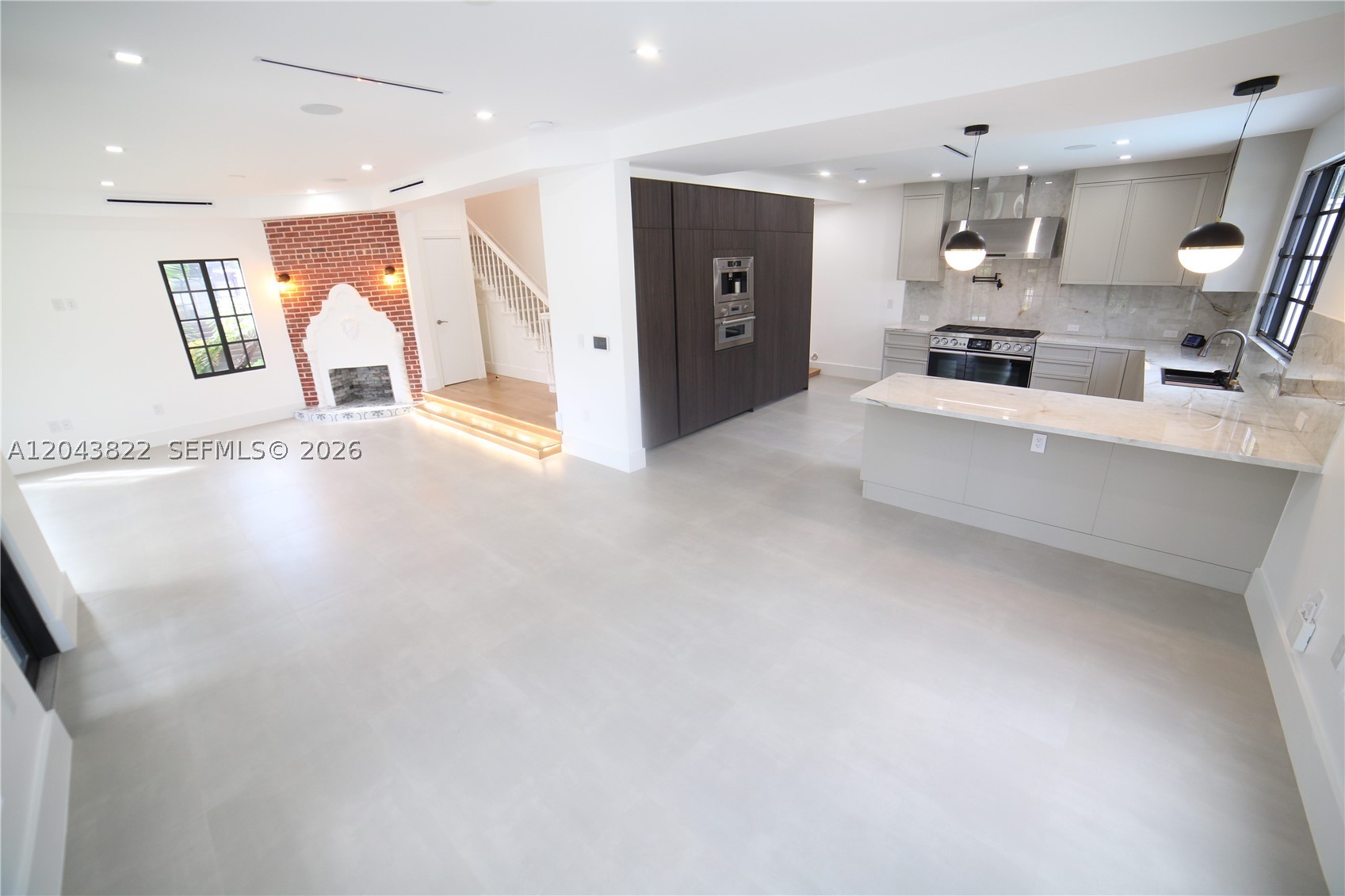 HOLLYWOOD LAKES SECTION - Residential Lease