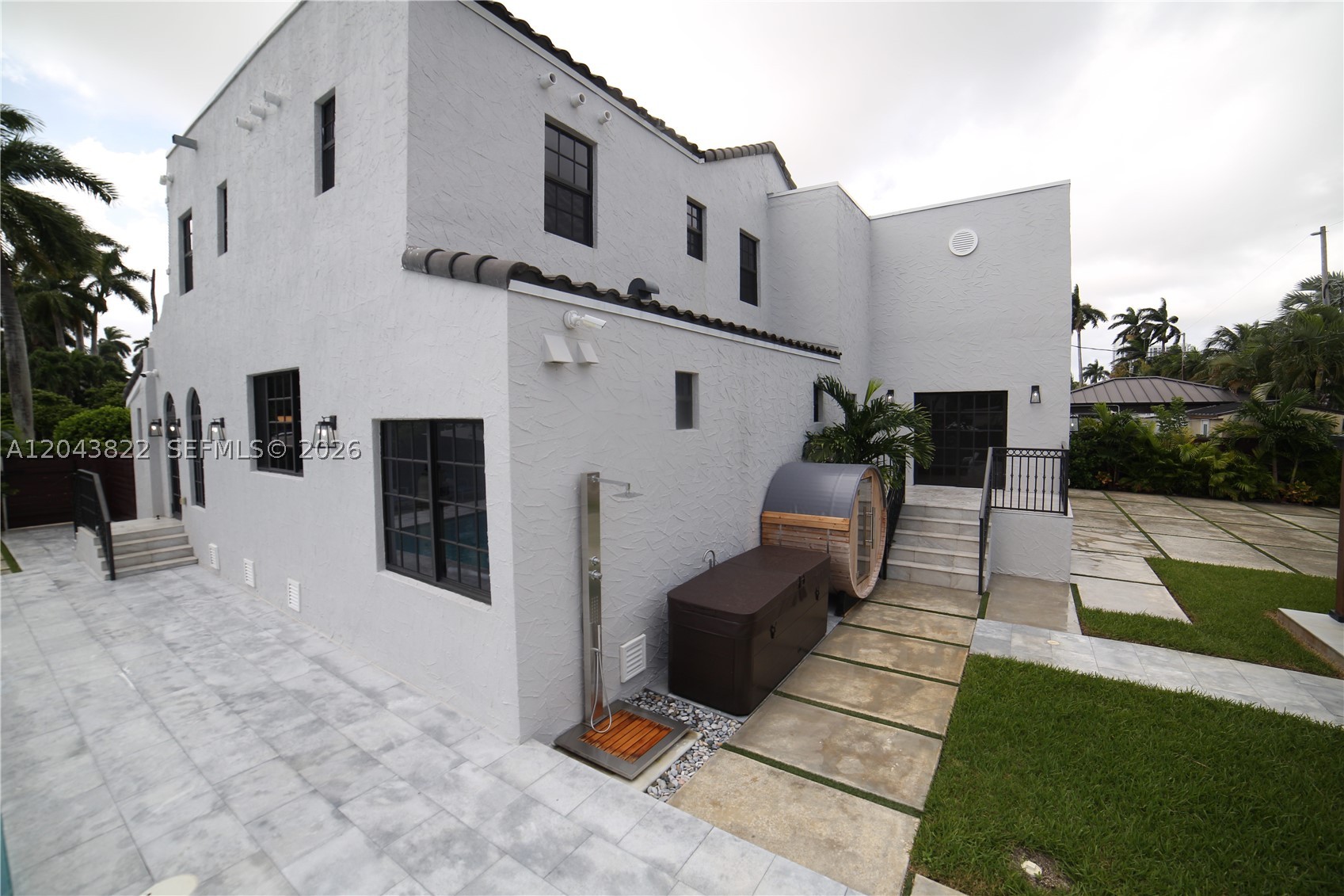HOLLYWOOD LAKES SECTION - Residential Lease