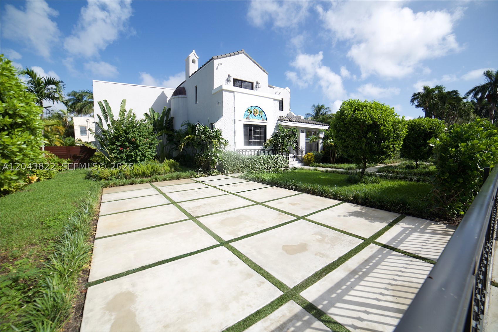 HOLLYWOOD LAKES SECTION - Residential Lease