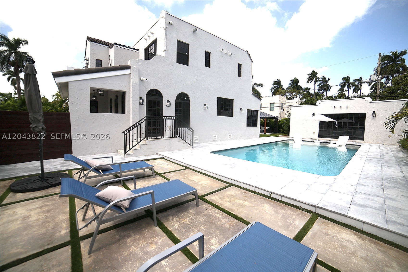 HOLLYWOOD LAKES SECTION - Residential Lease