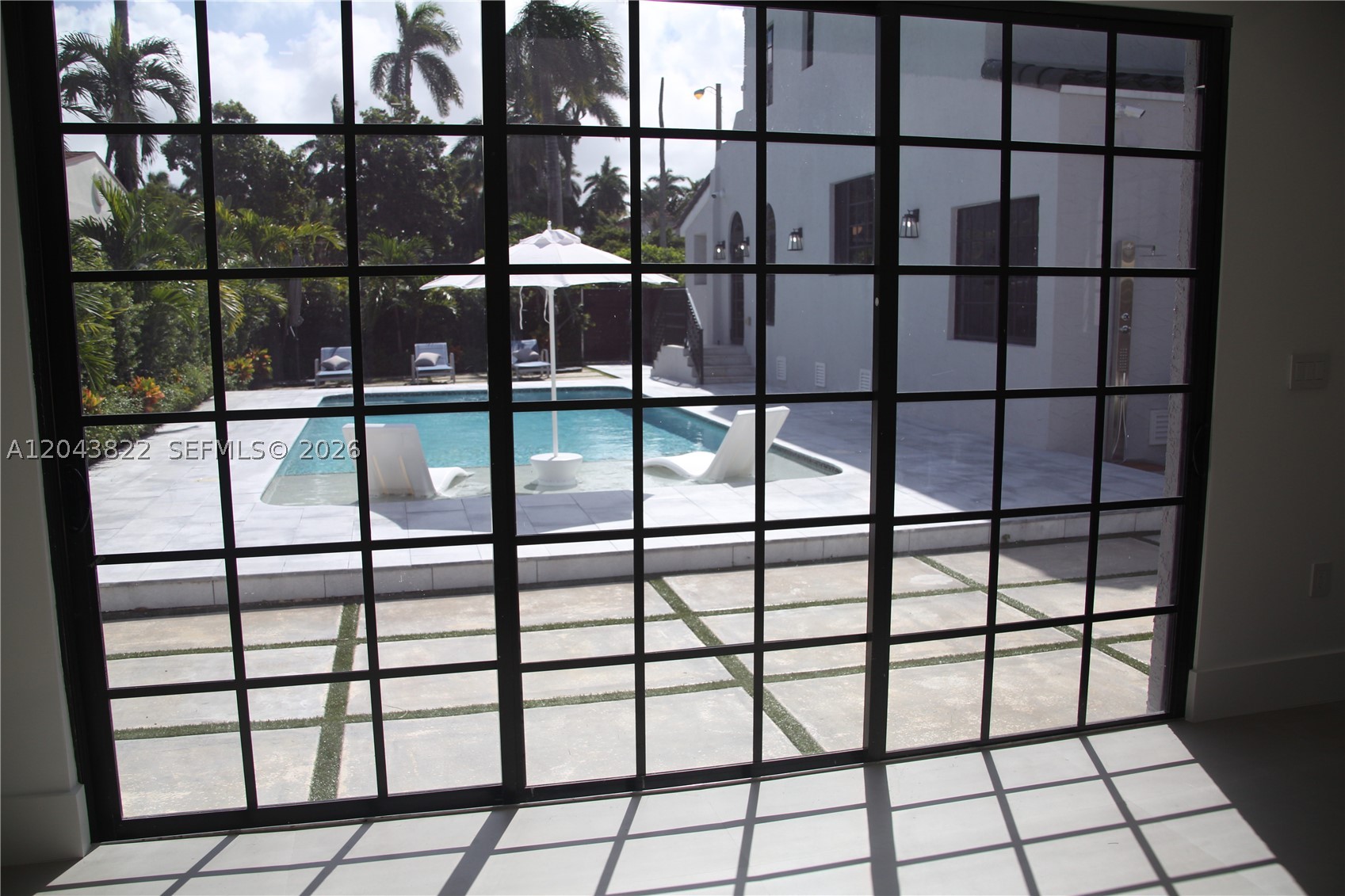 HOLLYWOOD LAKES SECTION - Residential Lease