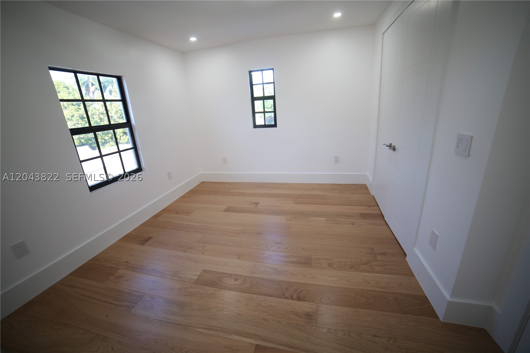 HOLLYWOOD LAKES SECTION - Residential Lease