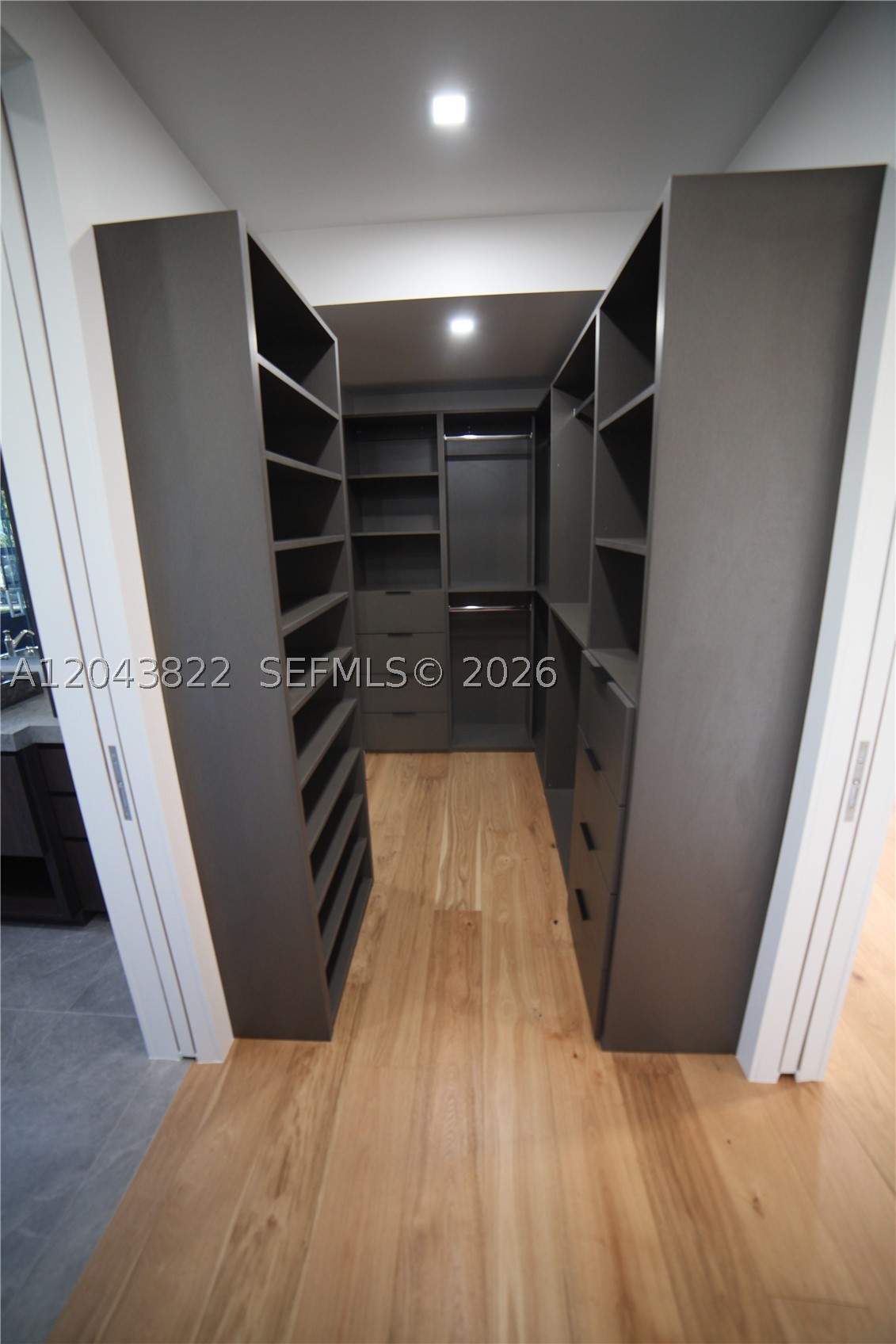 HOLLYWOOD LAKES SECTION - Residential Lease