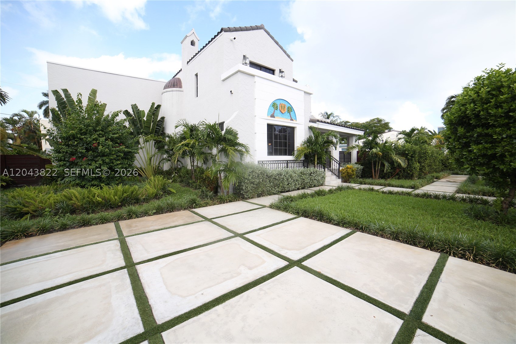 HOLLYWOOD LAKES SECTION - Residential Lease