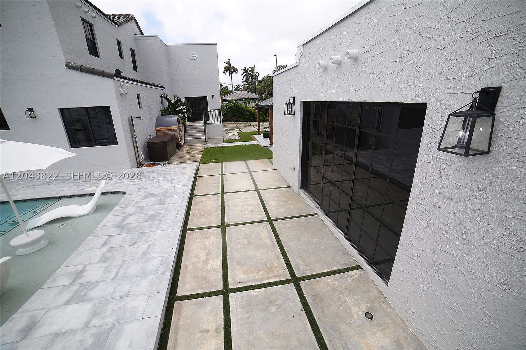 HOLLYWOOD LAKES SECTION - Residential Lease