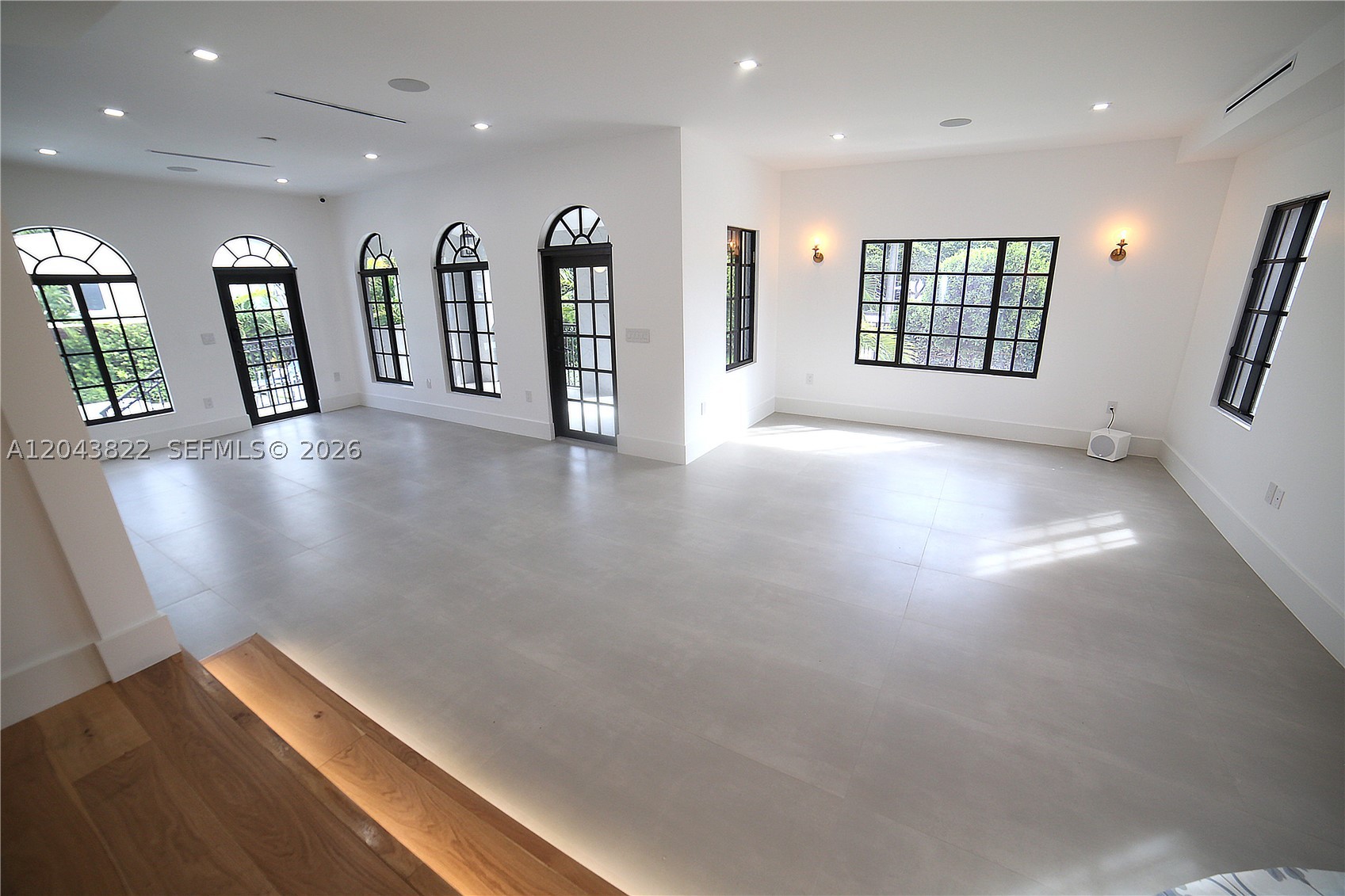 HOLLYWOOD LAKES SECTION - Residential Lease