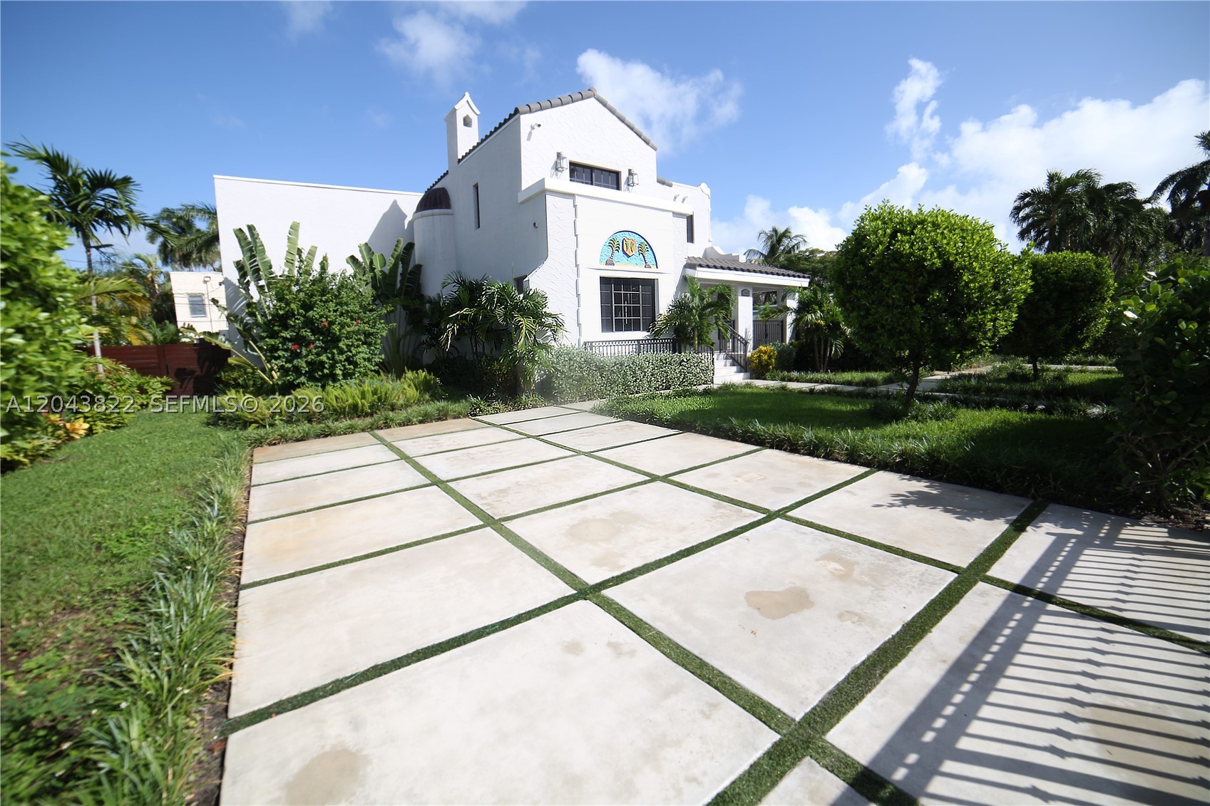 HOLLYWOOD LAKES SECTION - Residential Lease