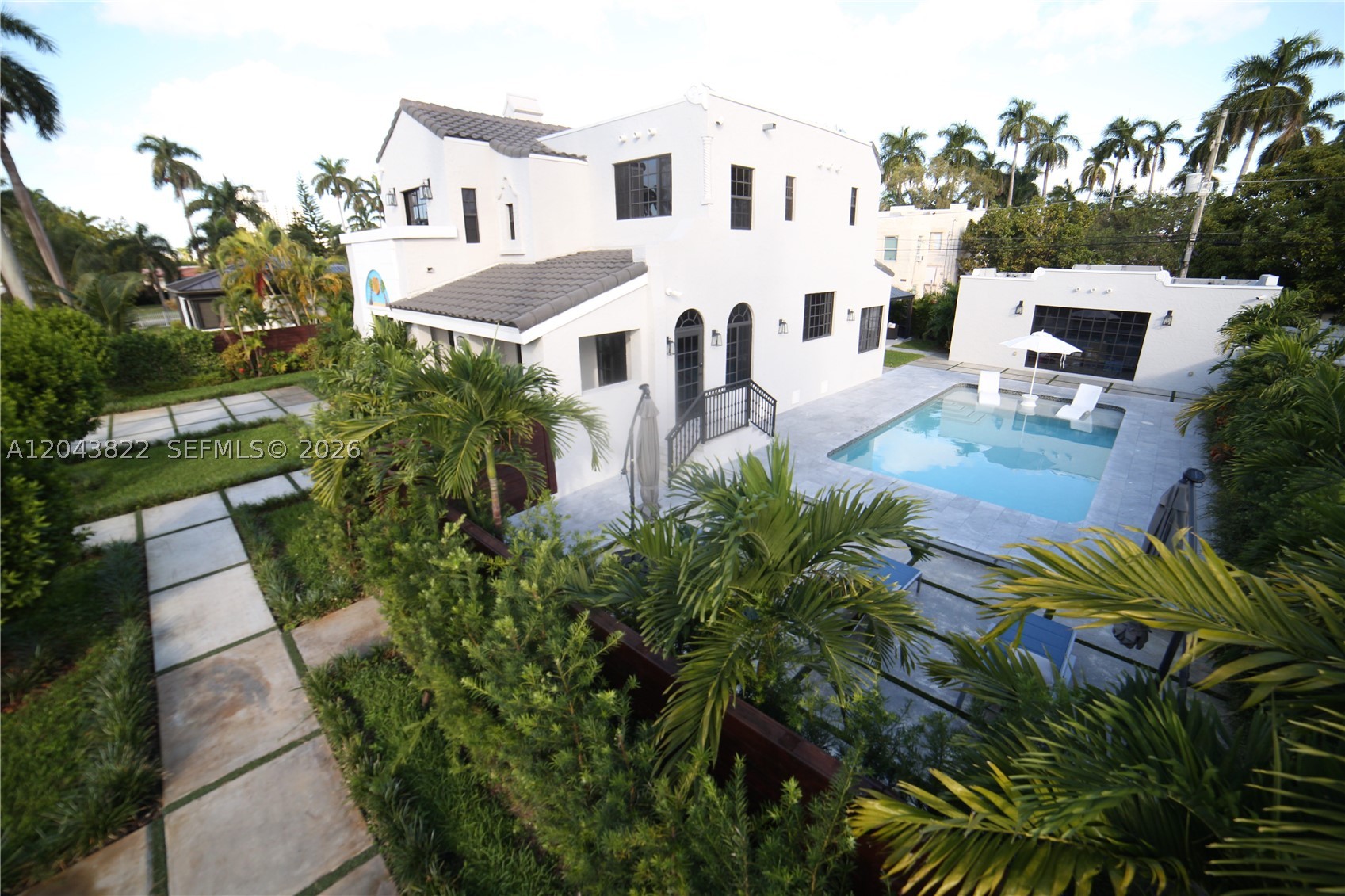HOLLYWOOD LAKES SECTION - Residential Lease