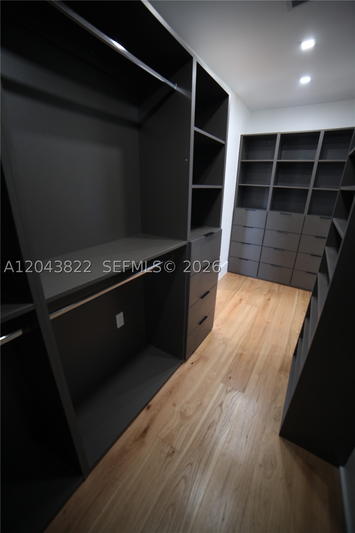 HOLLYWOOD LAKES SECTION - Residential Lease