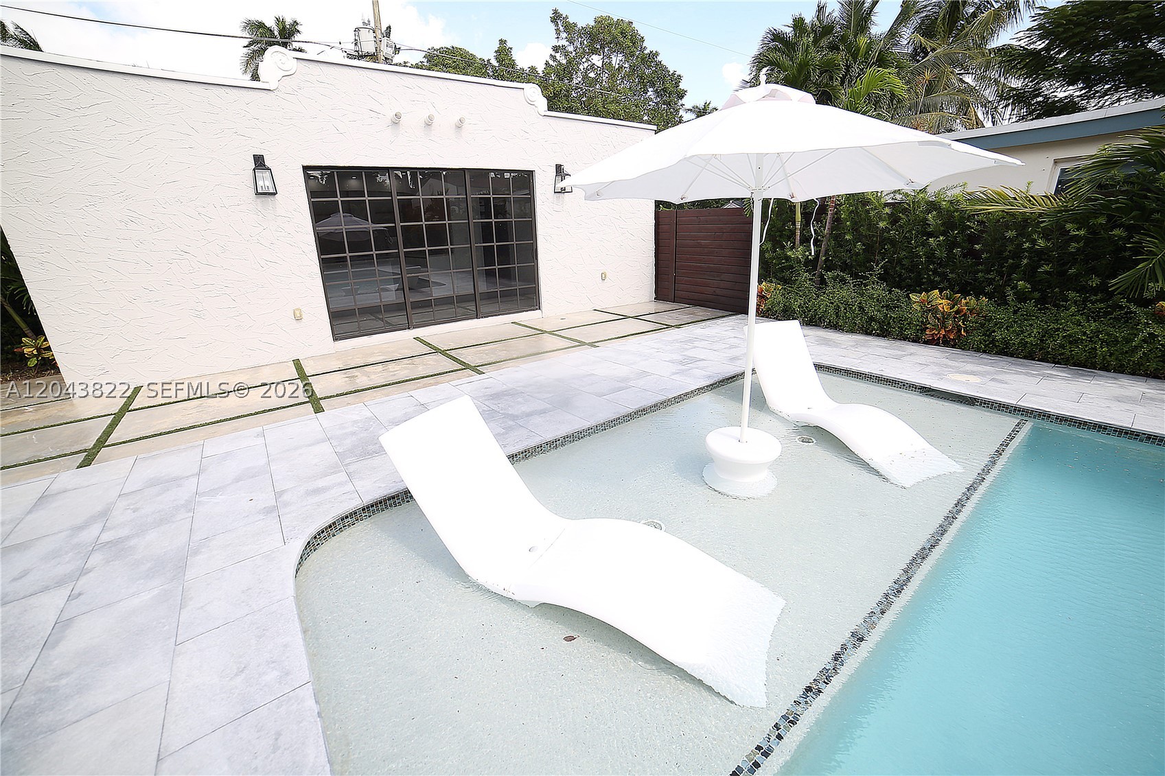HOLLYWOOD LAKES SECTION - Residential Lease