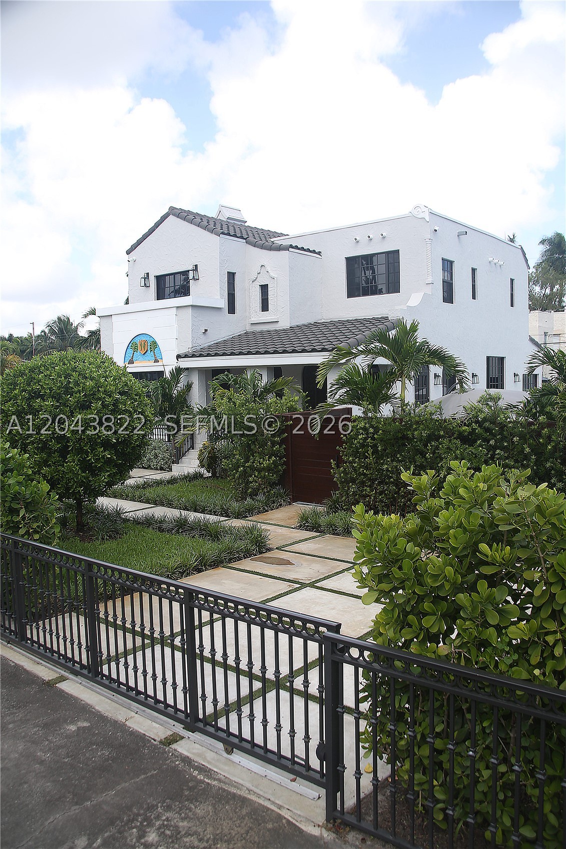HOLLYWOOD LAKES SECTION - Residential Lease