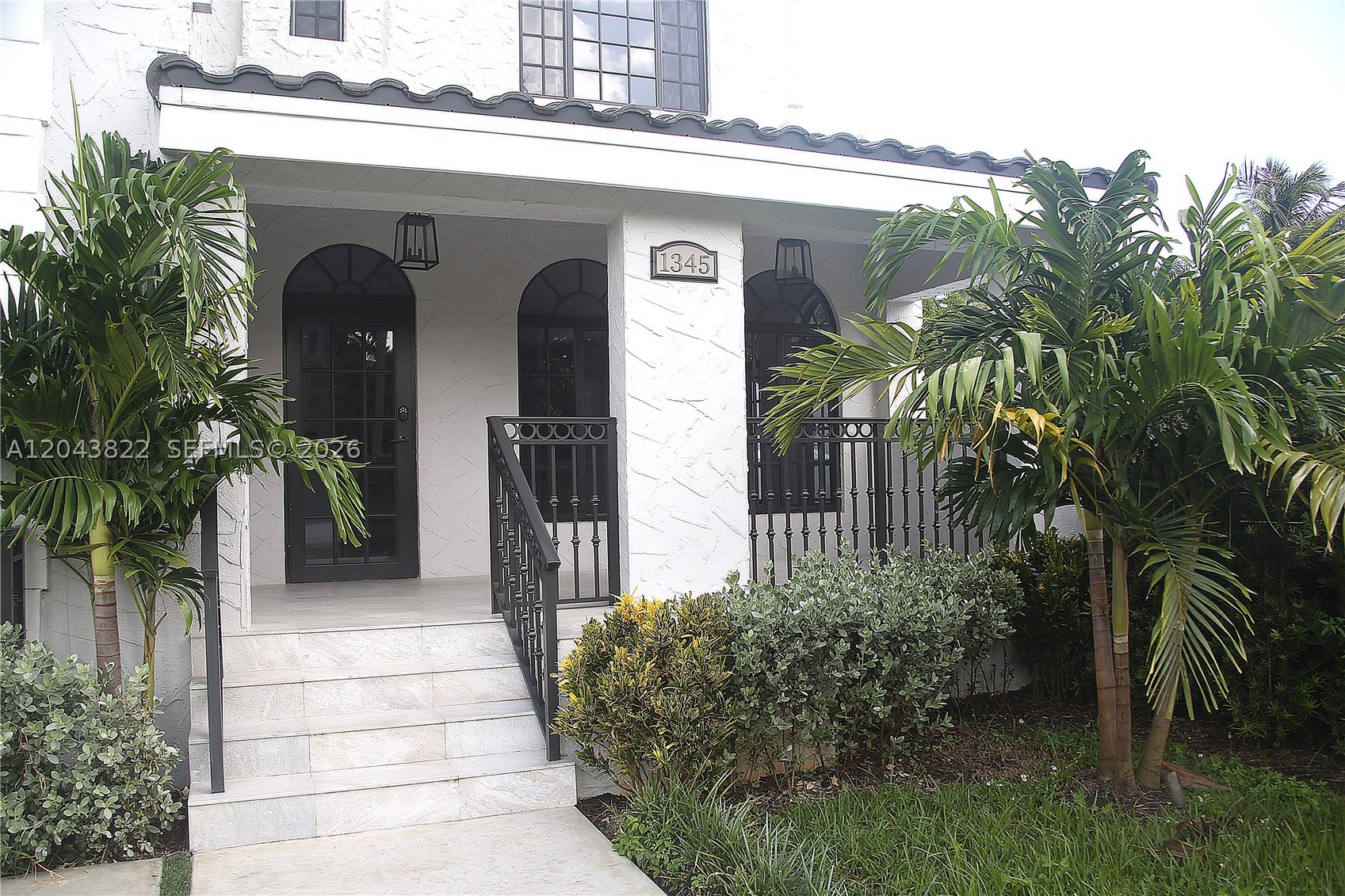 HOLLYWOOD LAKES SECTION - Residential Lease